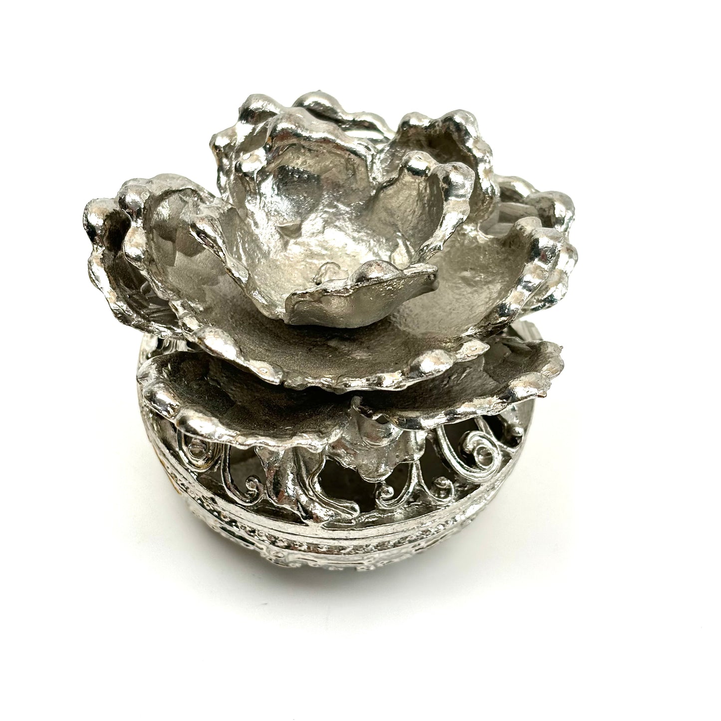 $16.3/1pcs Silvery flower crystal base.