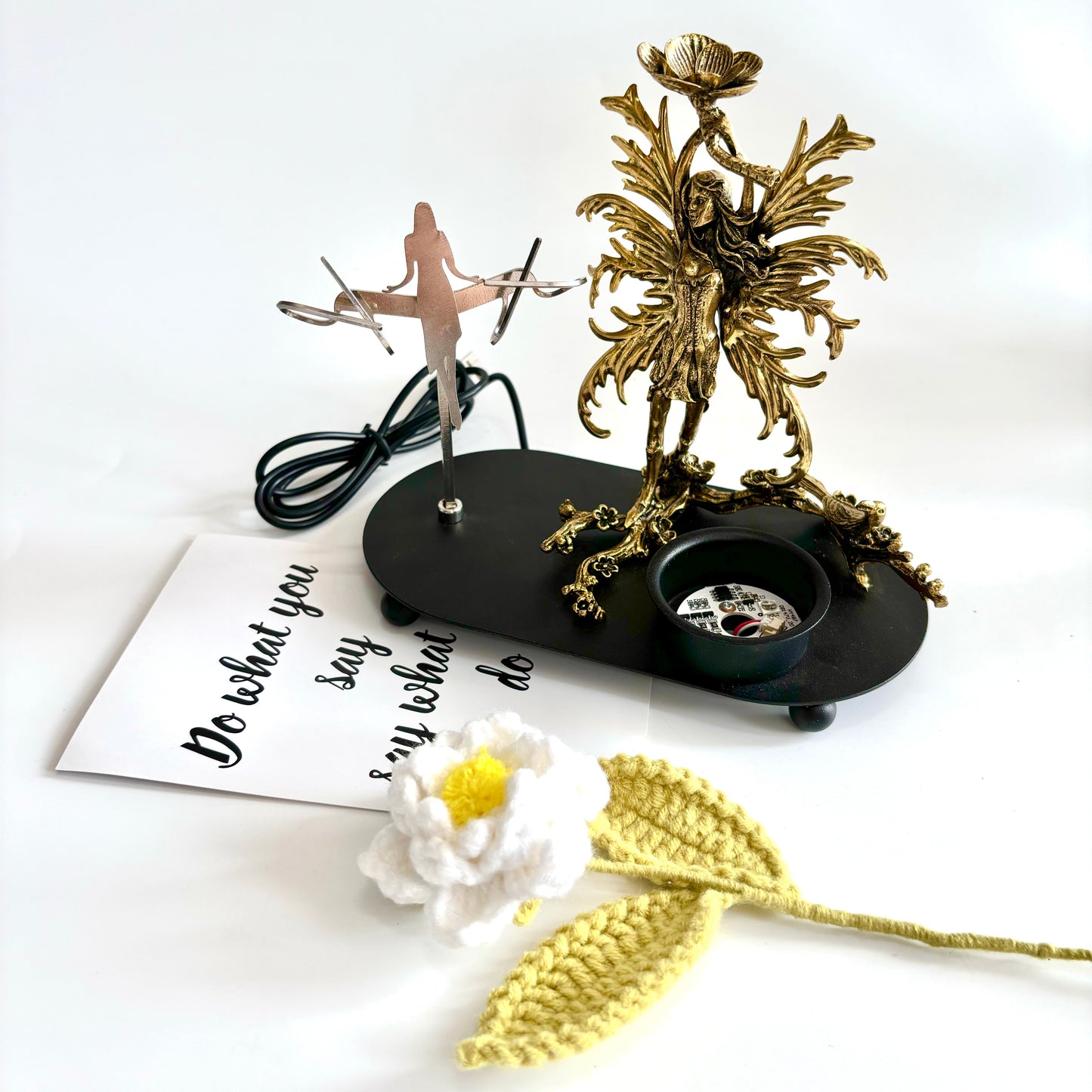 $24.3/1 pce Golden fairy with wing light crystal sphere base.