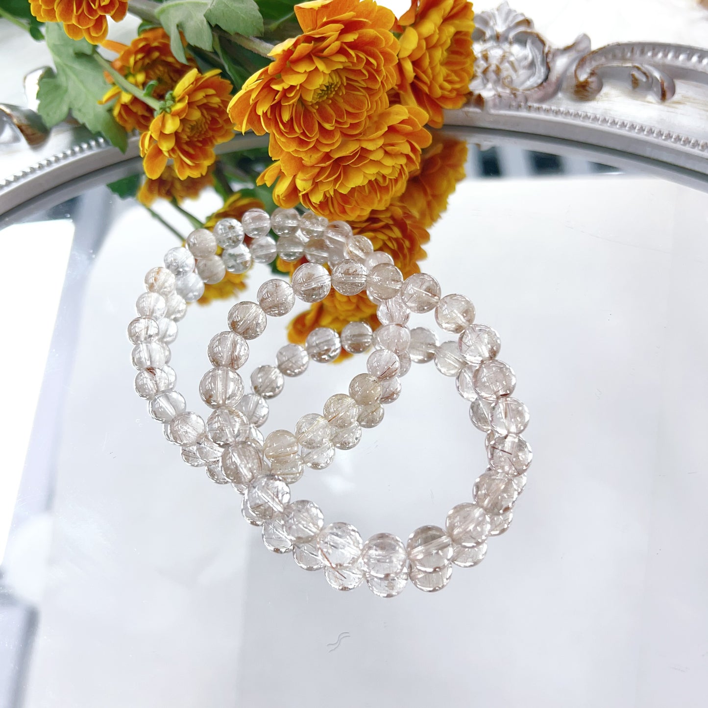 ゴールドルチルクォーツのバングル/ブレスレット。