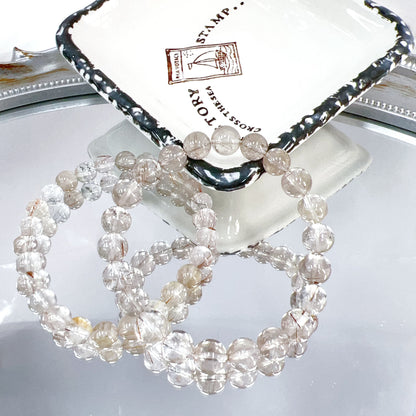 ゴールドルチルクォーツのバングル/ブレスレット。