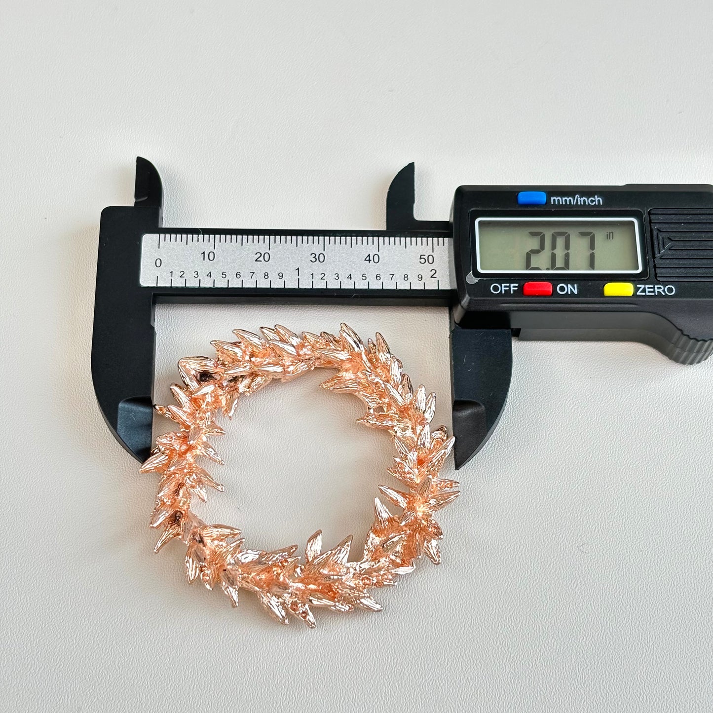 3 ドル / 1 個 輝くゴールドのガーランド クリスタル ベース、輝くローズ ゴールドのガーランド クリスタル ベース、クリスタル スフィア ベース。