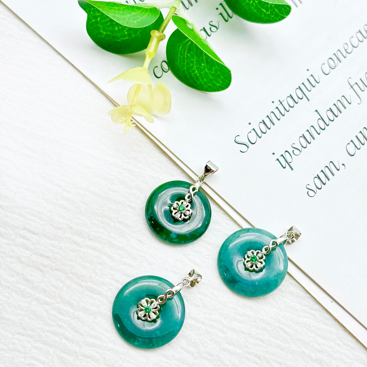 $3/uds Pequeño colgante tallado elaborado en material de jade