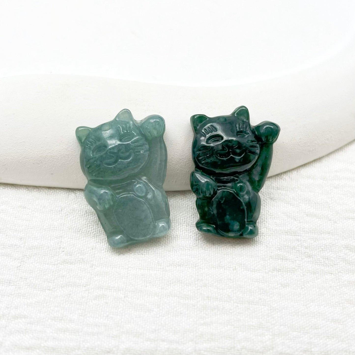 $3/uds Pequeño colgante tallado elaborado en material de jade