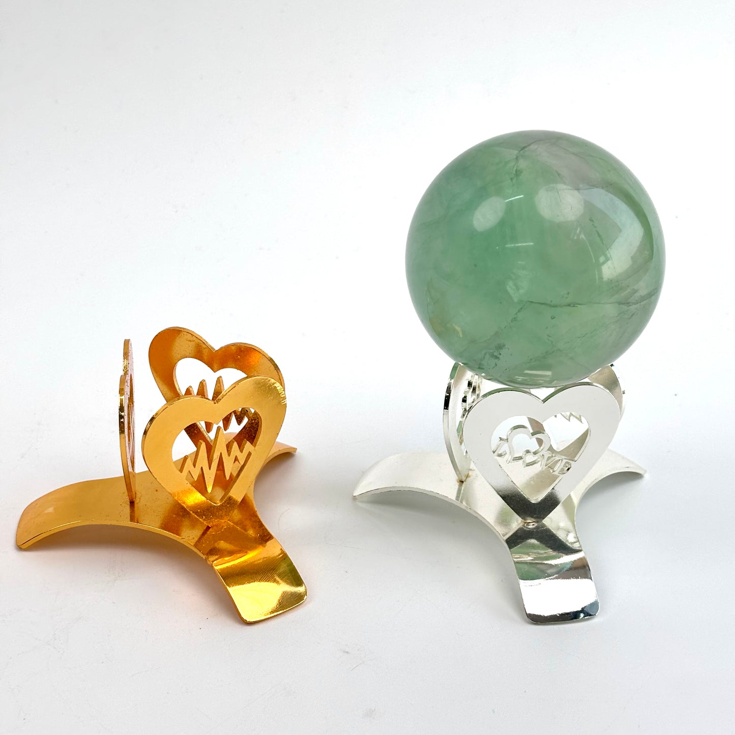 $5.6/1pcs Three hearts base crystal sphere base.