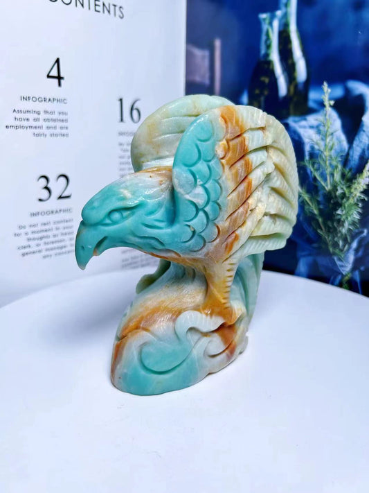 ブルーカリビアンカルサイトカービングイーグル、ブルークォーツクリスタル、ヒーリングクリスタル、ホワイトアラゴナイト 1.137kg